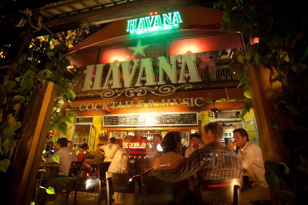 Parkroyal Serviced Suites Куала-Лумпур Екстер'єр фото Havana Bar