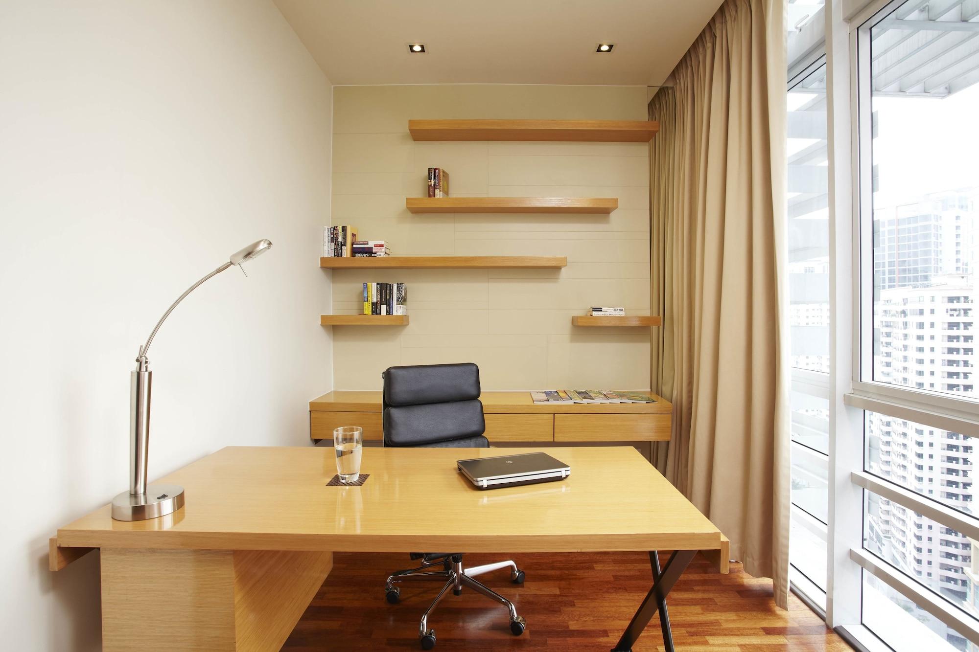 Parkroyal Serviced Suites Куала-Лумпур Екстер'єр фото A home office