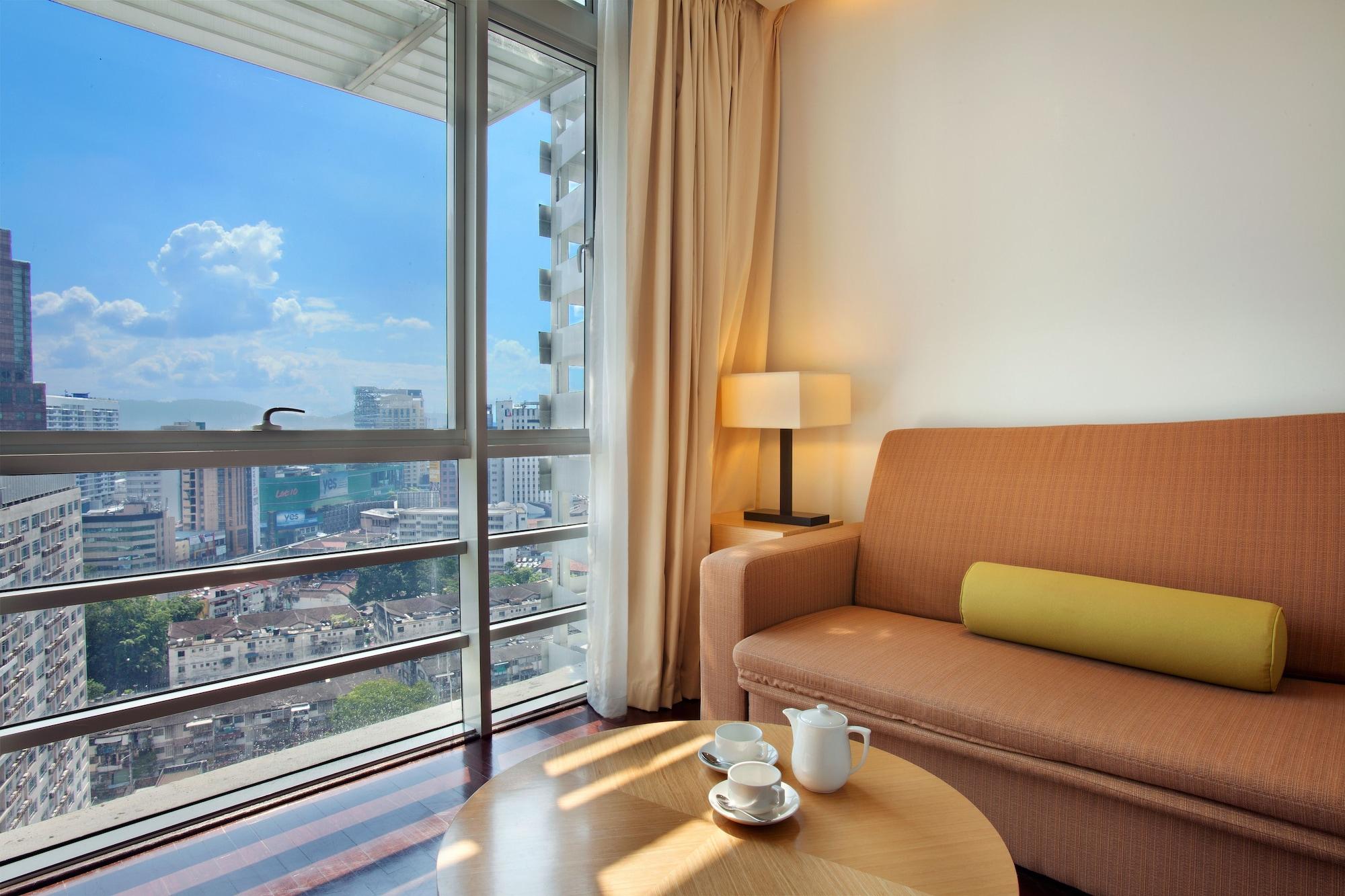 Parkroyal Serviced Suites Куала-Лумпур Екстер'єр фото A living room in a hotel