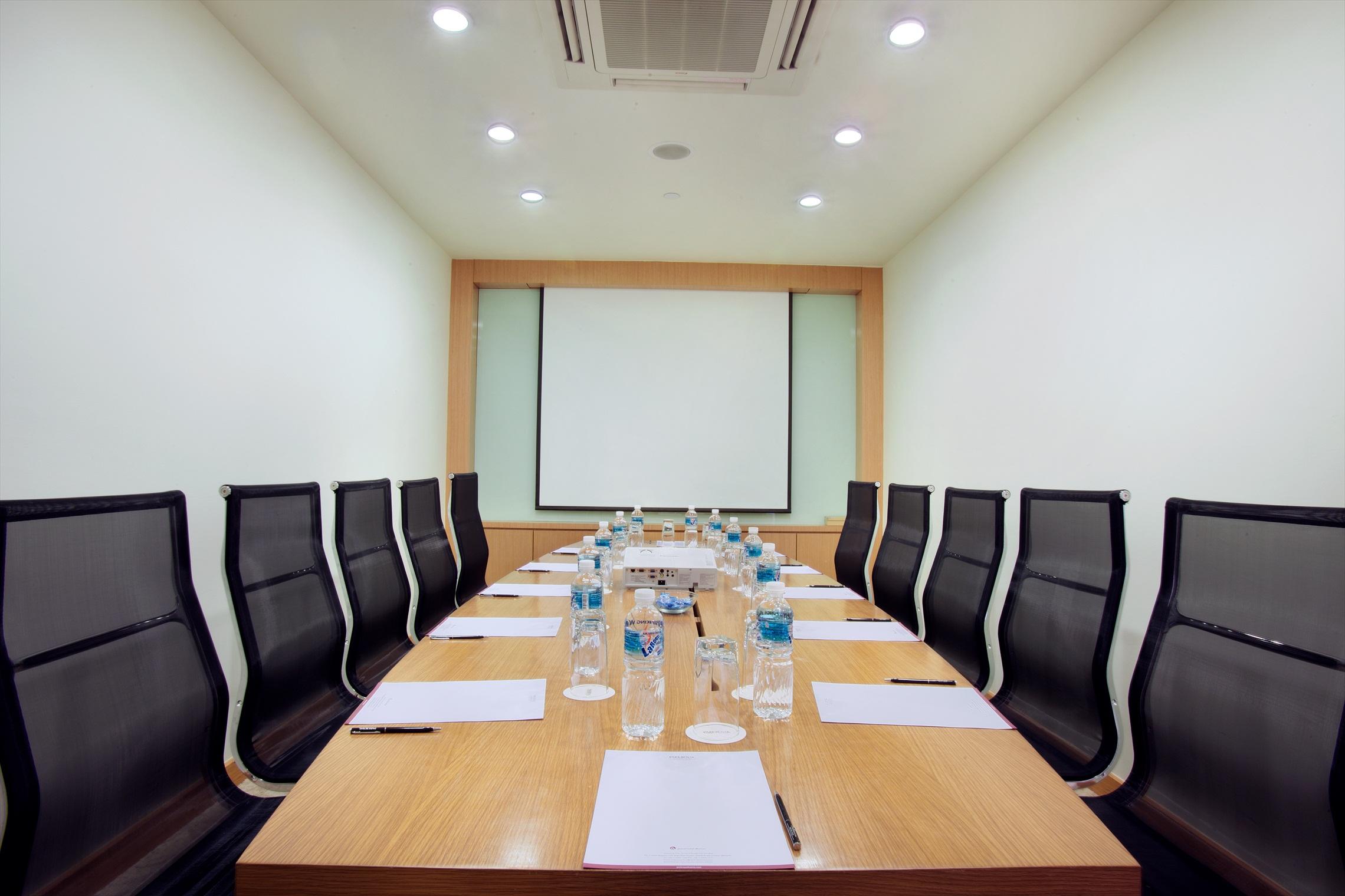 Parkroyal Serviced Suites Куала-Лумпур Екстер'єр фото Meeting room