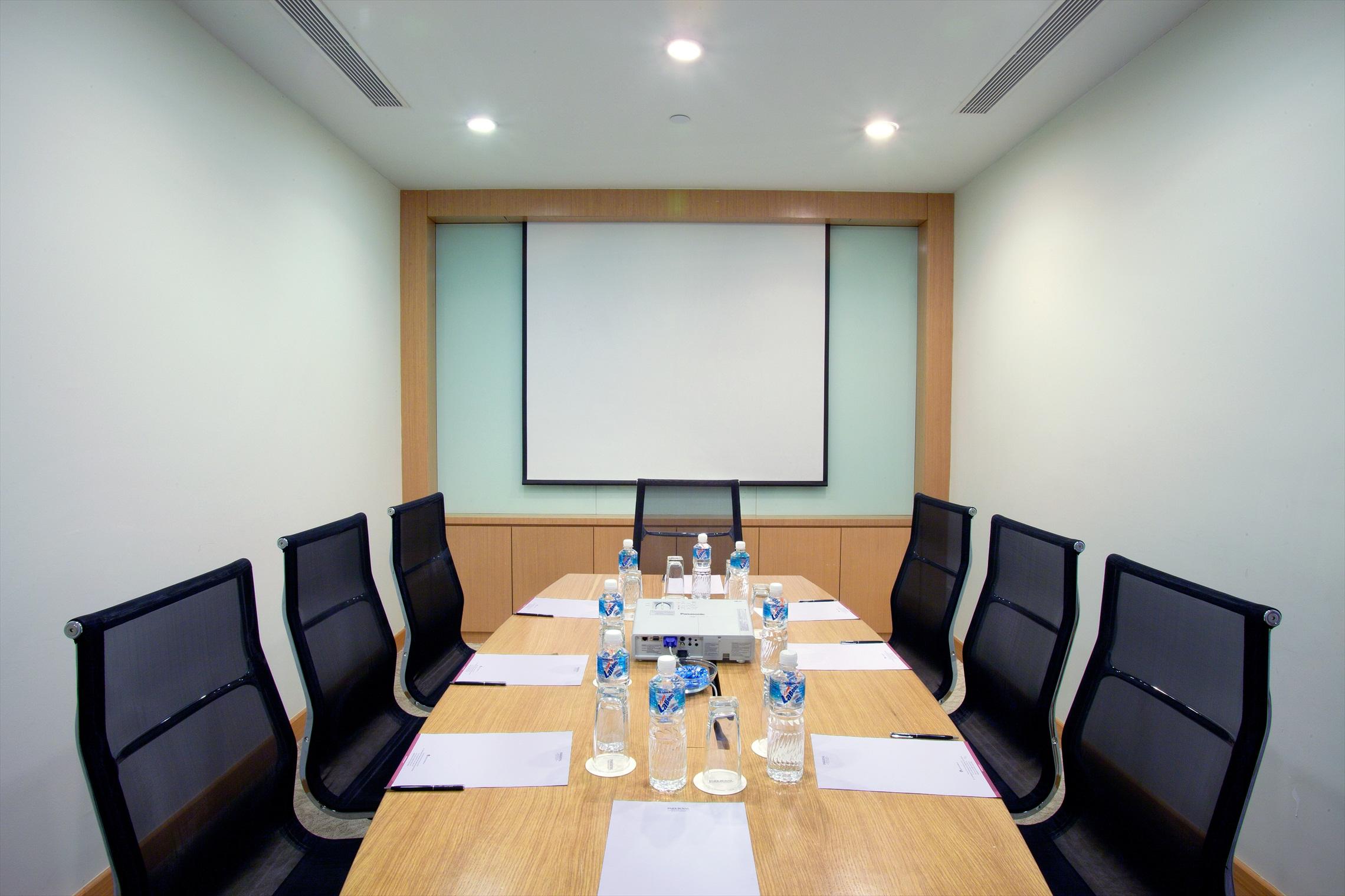 Parkroyal Serviced Suites Куала-Лумпур Екстер'єр фото A meeting room