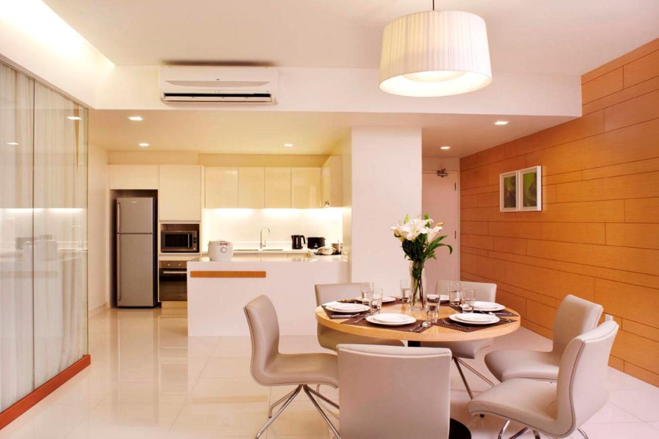 Parkroyal Serviced Suites Куала-Лумпур Екстер'єр фото A dining room in a condominium