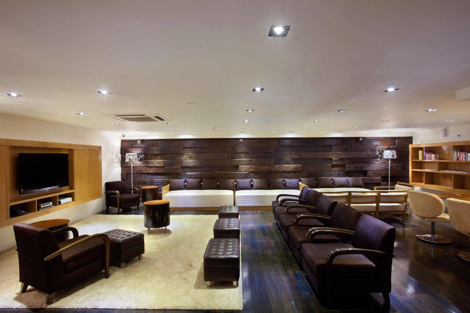 Parkroyal Serviced Suites Куала-Лумпур Екстер'єр фото The interior of the lounge
