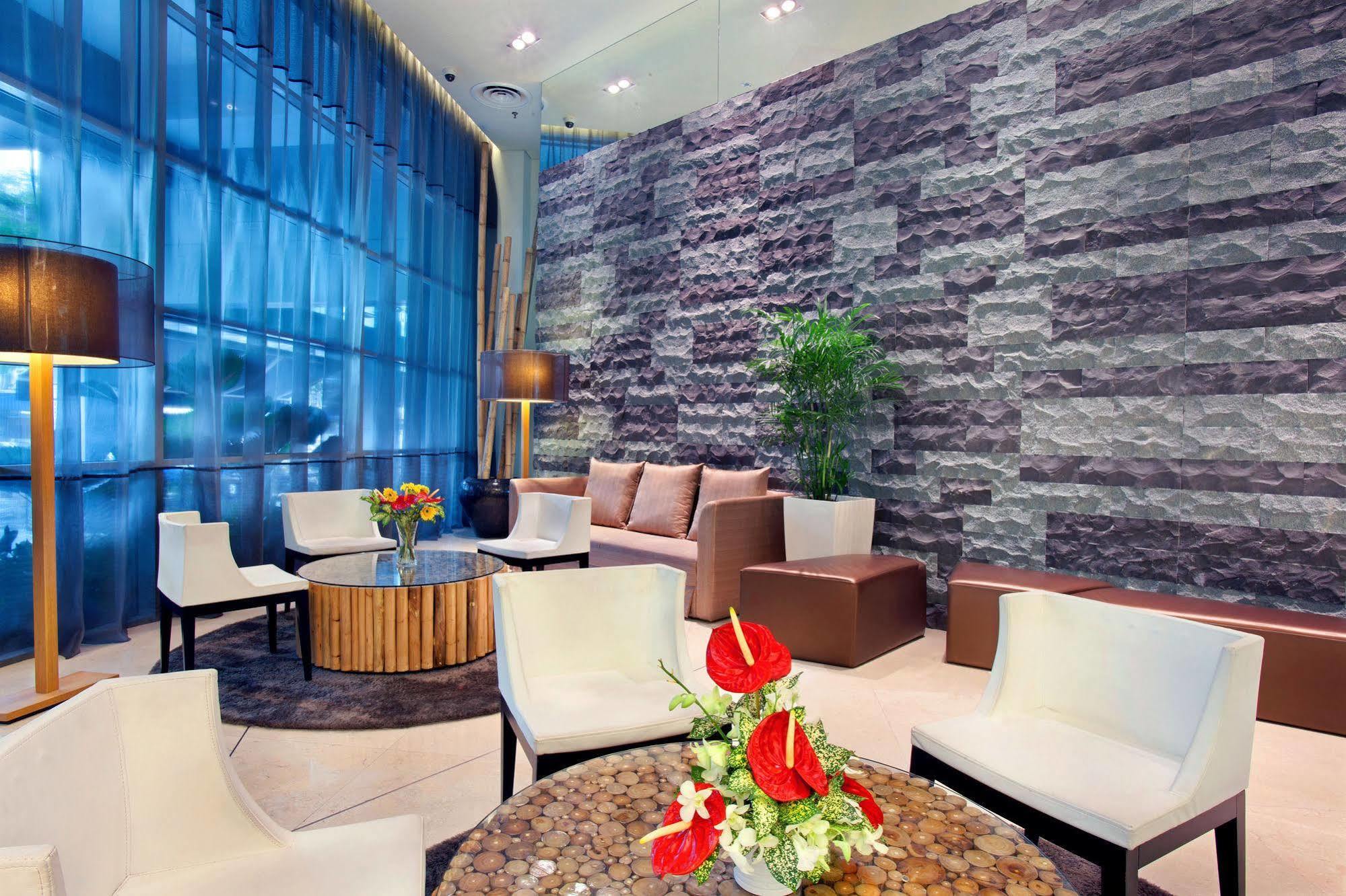 Parkroyal Serviced Suites Куала-Лумпур Інтер'єр фото The lobby of the hotel