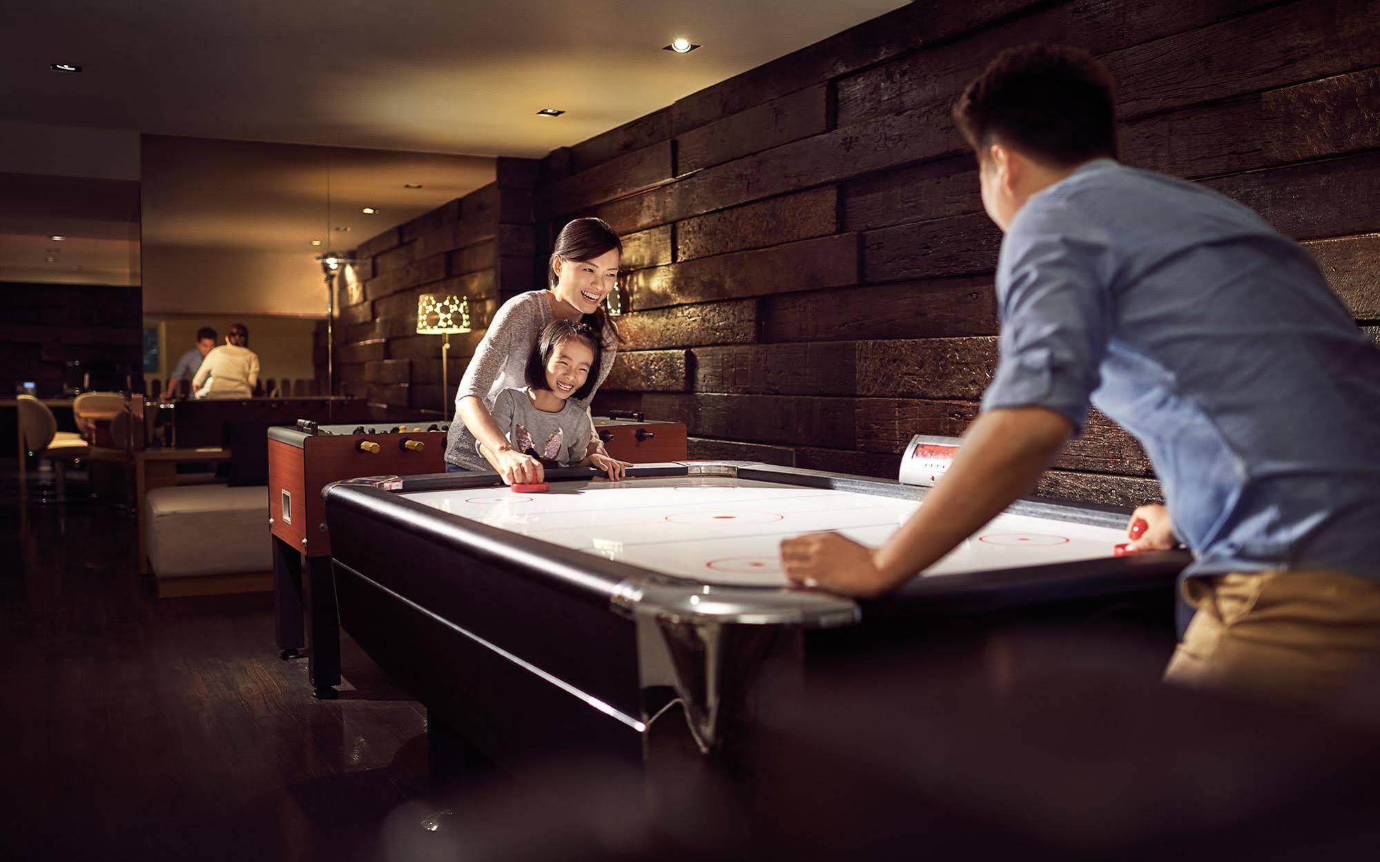Parkroyal Serviced Suites Куала-Лумпур Екстер'єр фото Air hockey