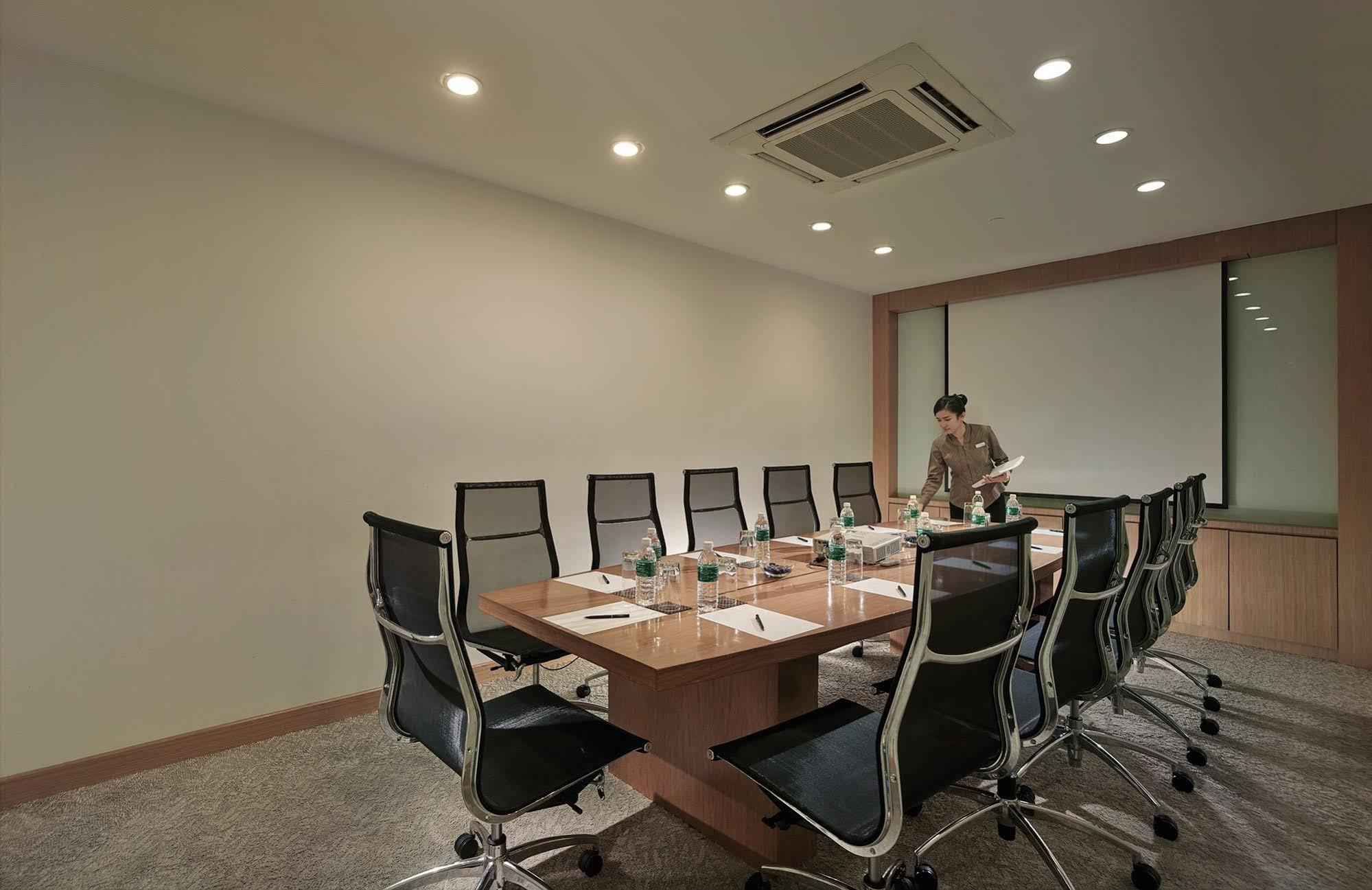 Parkroyal Serviced Suites Куала-Лумпур Екстер'єр фото Meeting room